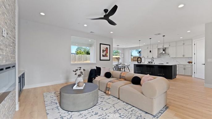 Dining room, Interior, Kitchen, Living room, Marble Walls, Pendant Lights, Recessed Lighting, Wood Texture Flooring