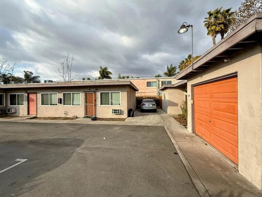 Attached, Exterior, Facade, Ranch