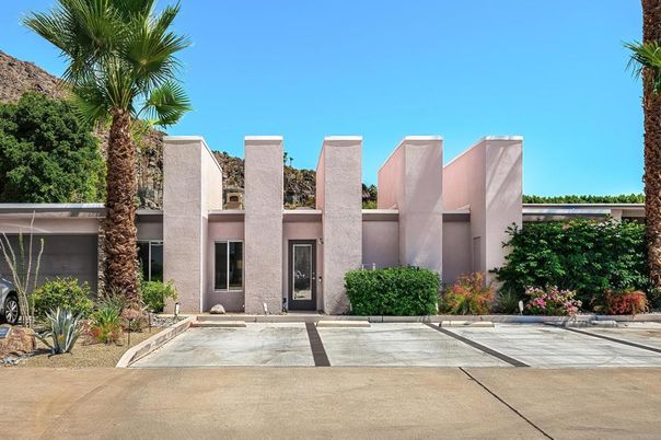 Exterior, Facade, Modern