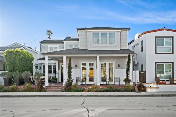 Exterior, Facade, Solar Panels, American Foursquare