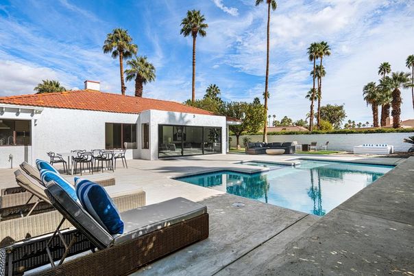 Exterior, Pool, Water