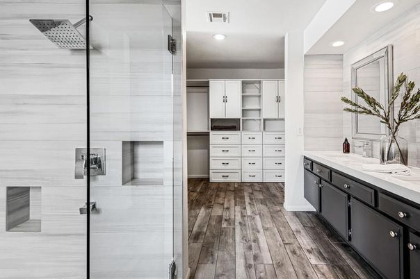 Bathroom, Interior, Recessed Lighting, Walk-in Closets, Wood Texture Flooring