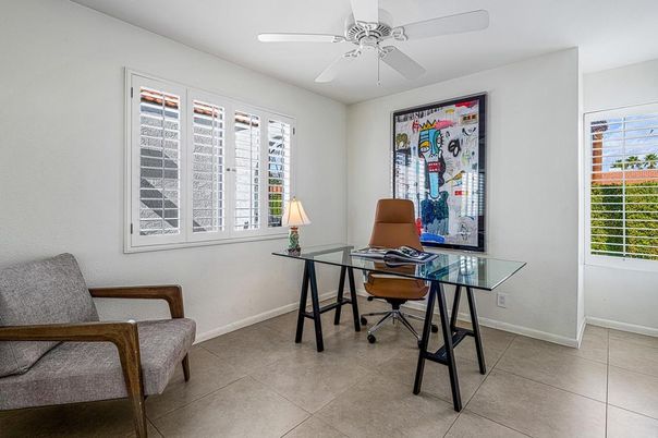 Home Office, Interior