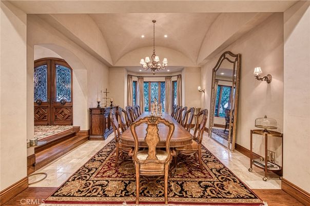 Chandelier, Dining room, Interior, Recessed Lighting, Wood Texture Flooring