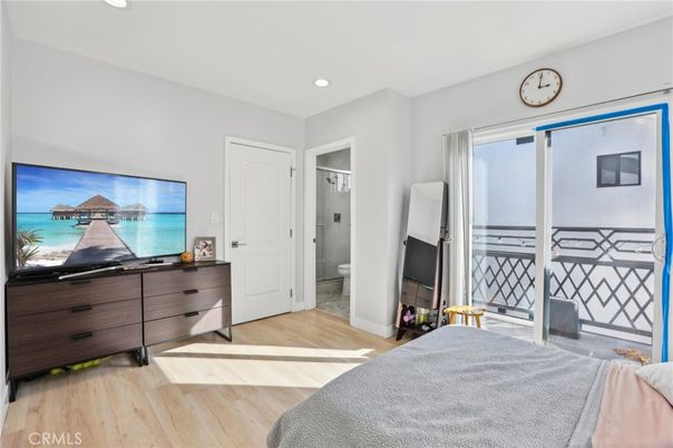 Bedroom, Interior, Recessed Lighting, Water, Wood Texture Flooring