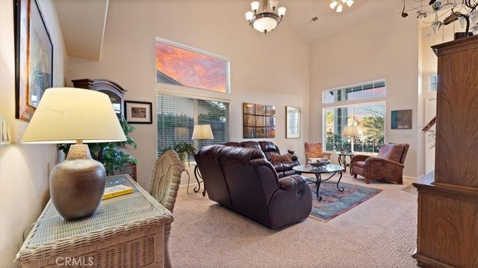 Chandelier, Interior, Living room