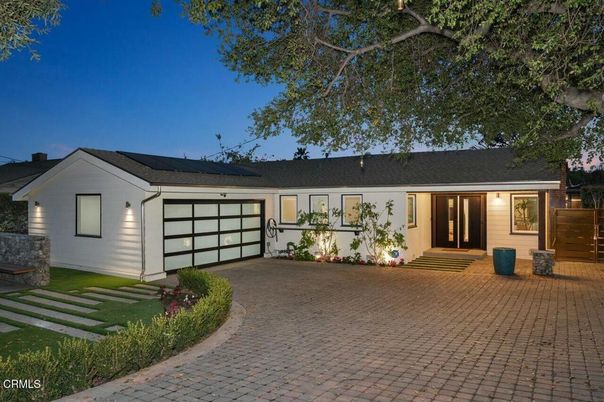 Attached, Exterior, Facade, Ranch