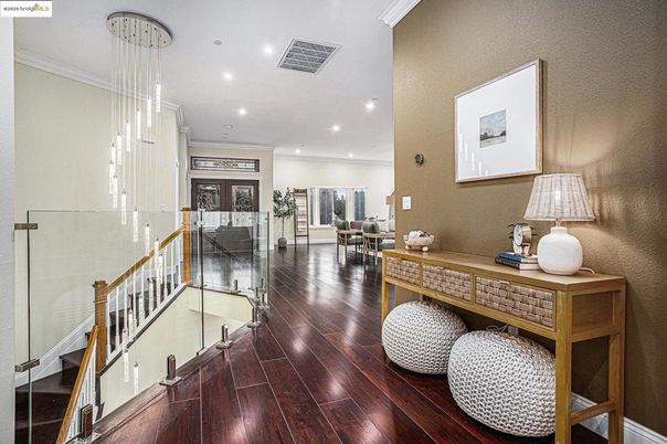Dining room, Interior, Pendant Lights, Recessed Lighting, Wood Texture Flooring