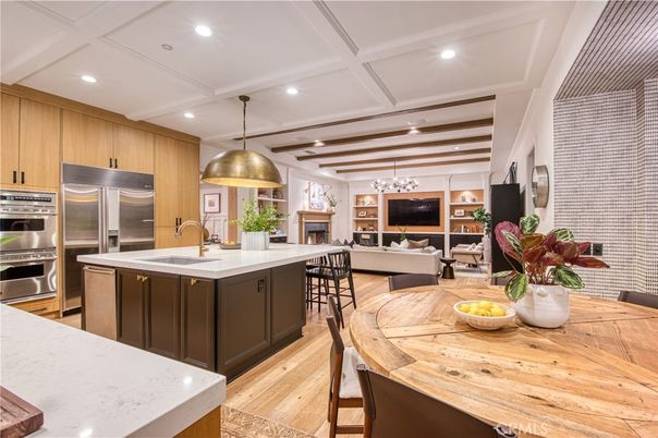 Dining room, Interior, Kitchen, Living room, Pendant Lights, Recessed Lighting, Stainless Steel Appliances, Wood Texture Flooring