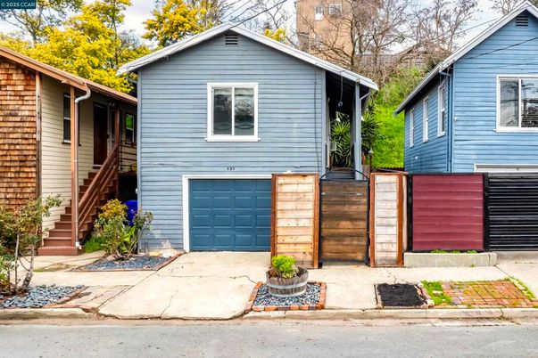 Attached, Exterior, Facade, Raised Ranch