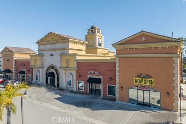 Exterior, Facade, None