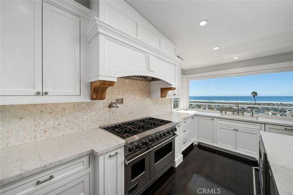 Interior, Kitchen, Recessed Lighting, Water, Wood Texture Flooring
