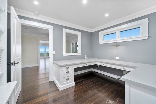 Interior, Recessed Lighting, Water, Wood Texture Flooring