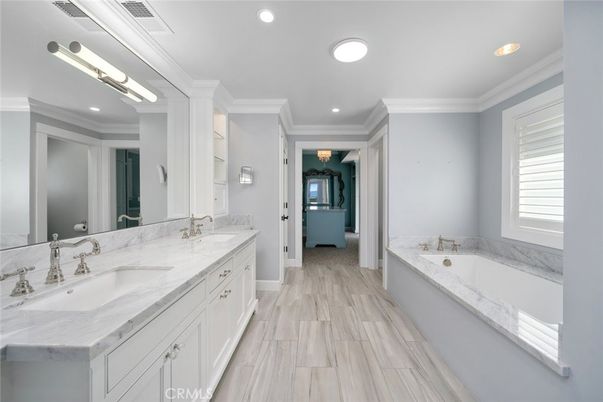 Bathroom, Dual Sink Vanities, Interior, Recessed Lighting