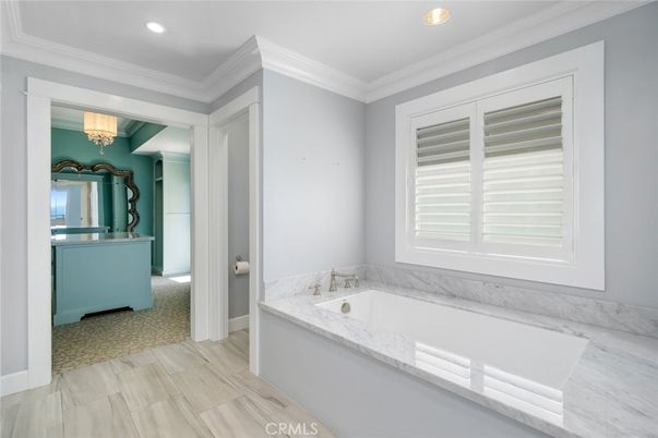Bathroom, Interior, Recessed Lighting, Wood Texture Flooring