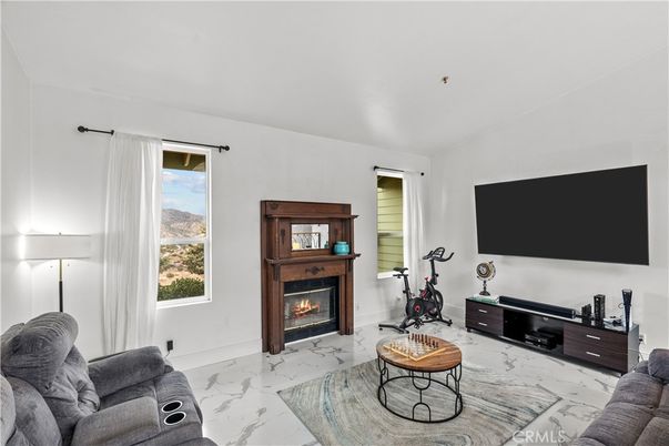 Fireplace, Fitness Equipment, Interior, Living room, Marble