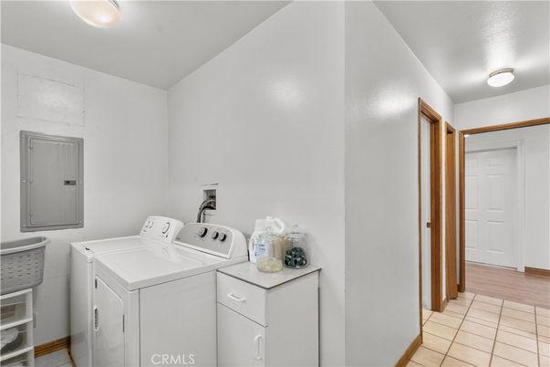 Interior, Washer, Wood Texture Flooring