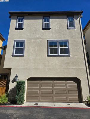 Attached, Exterior, Facade, Rowhouse