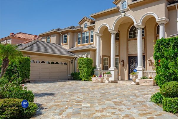 Attached, Exterior, Facade, Mediterranean