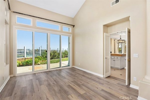 Empty room, Interior, Pendant Lights, Wood Texture Flooring