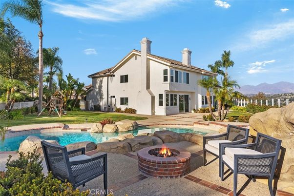 Exterior, Playground, Pool