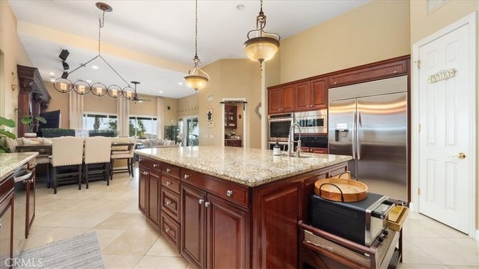 Dining room, Interior, Kitchen, Pendant Lights, Recessed Lighting, Stainless Steel Appliances