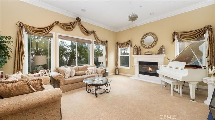 Fireplace, Interior, Living room, Piano, Recessed Lighting
