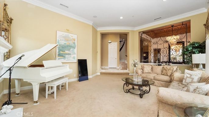 Fireplace, Interior, Living room, Piano, Recessed Lighting