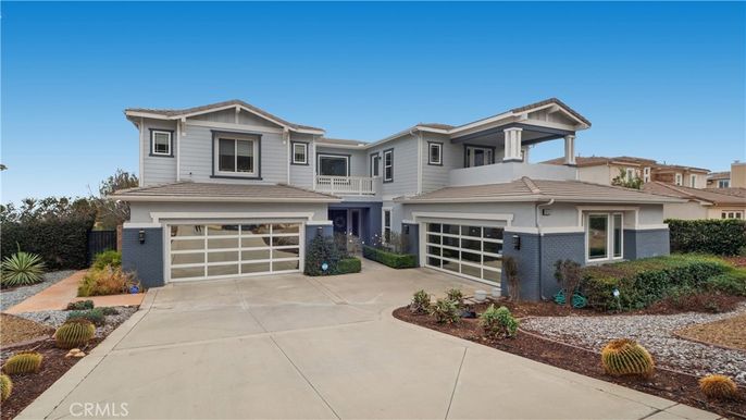 Attached, Exterior, Facade, American Craftsman