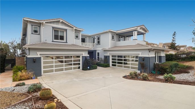 Attached, Exterior, Facade, American Craftsman