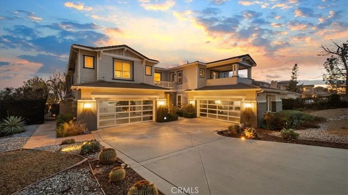 Attached, Exterior, Facade, American Craftsman