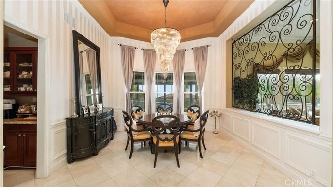 Chandelier, Dining room, Interior