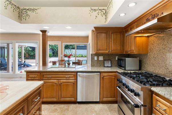 Dining room, Interior, Kitchen, Recessed Lighting, Stainless Steel Appliances