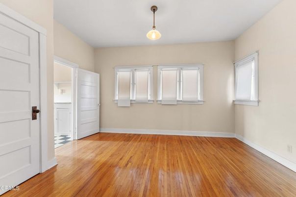 Empty room, Interior, Pendant Lights, Wood Texture Flooring