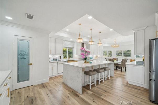 Chandelier, Dining room, Interior, Kitchen, Pendant Lights, Recessed Lighting, Stainless Steel Appliances, Wood Texture Flooring