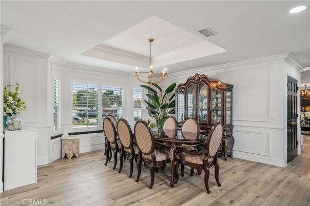 Chandelier, Dining room, Interior, Recessed Lighting, Wood Texture Flooring
