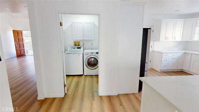 Interior, Utility Closets, Washer, Wood Texture Flooring