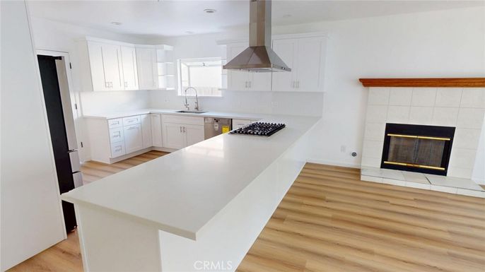 Fireplace, Interior, Kitchen, Recessed Lighting, Wood Texture Flooring
