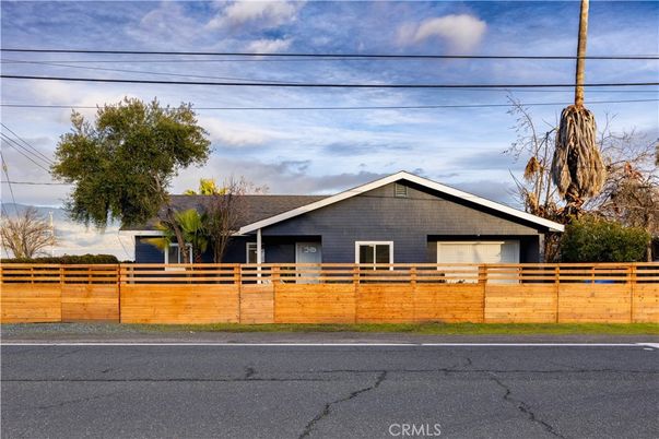 Exterior, Facade, Ranch