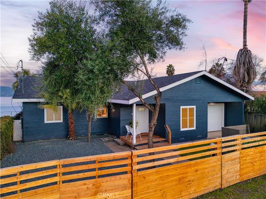 Backyard, Exterior, Facade, Ranch