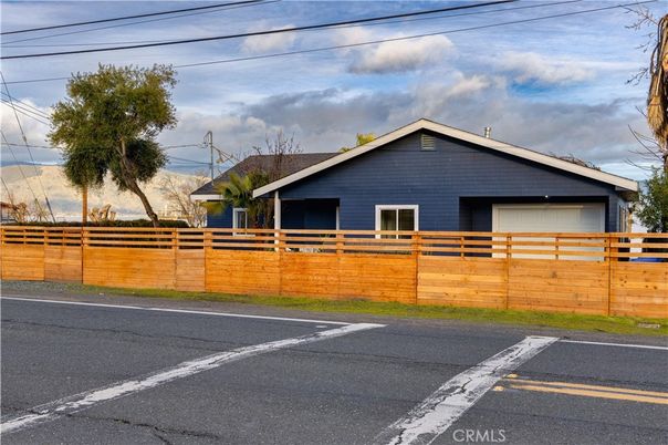 Attached, Exterior, Facade, Ranch