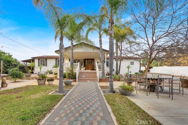 Backyard, Exterior, Facade, Ranch
