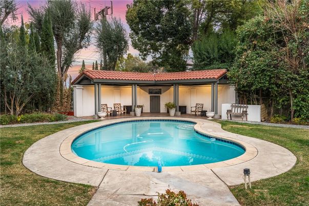 Exterior, Pool