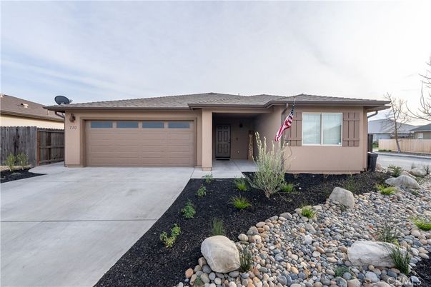 Attached, Exterior, Facade, Ranch