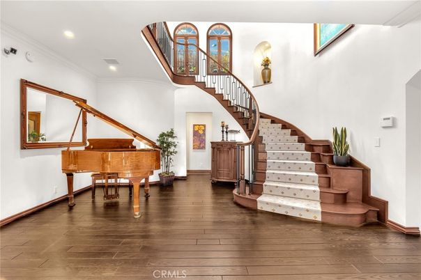 Interior, Piano, Recessed Lighting, Wood Texture Flooring