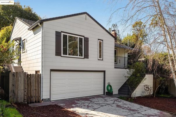 Attached, Exterior, Facade, None
