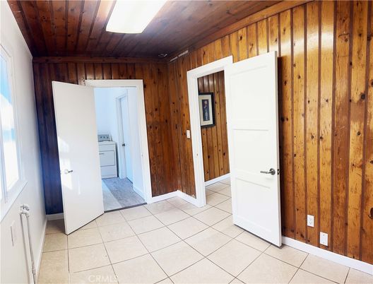 Empty room, Interior, Wooden Ceilings, Wooden Walls