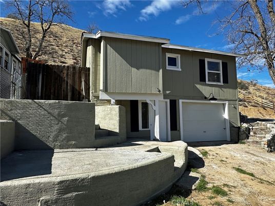 Attached, Exterior, Facade, Rowhouse
