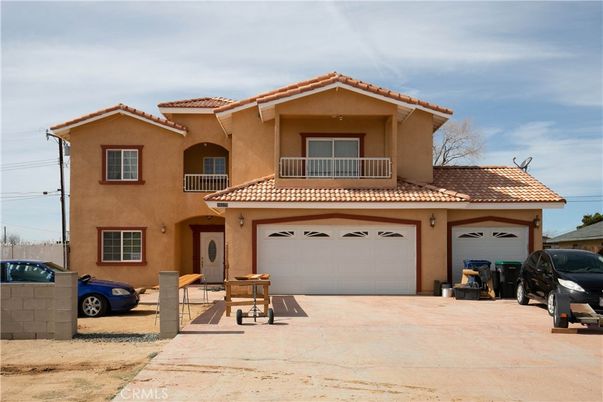 Attached, Exterior, Facade, Mediterranean