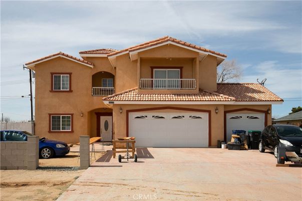 Attached, Exterior, Facade, Mediterranean